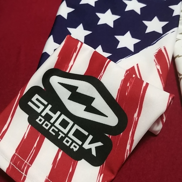 Pair of 2 Shock Doctor Compression Sleeves, Medium - Picture 8 of 8